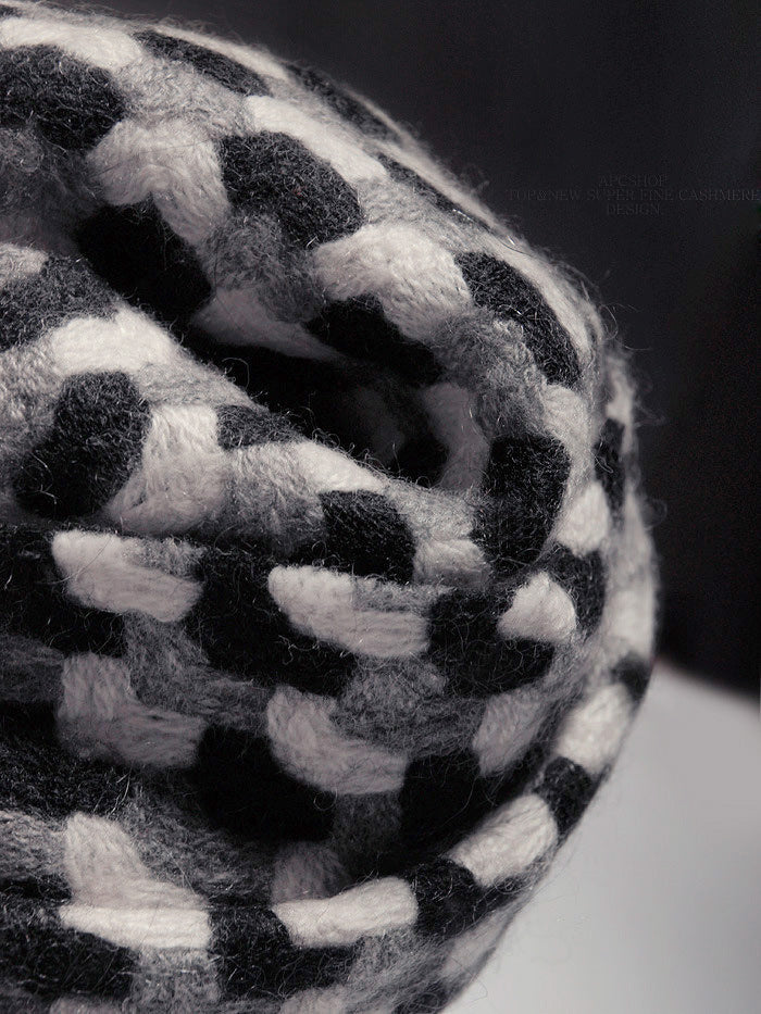 Top cashmere, classic, black and white, gray woven grid, thick, cashmere, fringed scarf.